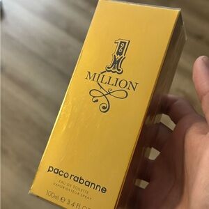 Paco Rabanne 1 Million Eau de Toilette in Gold Box